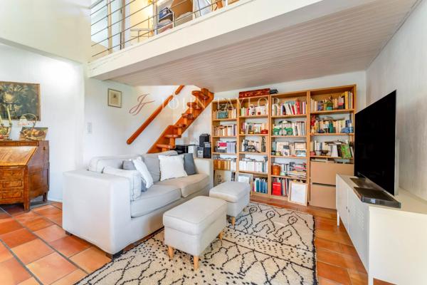 Maison de charme à vendre à Saint-Antoine – Grand terrain arboré de 2000 m² – Piscine – Studio indépendant