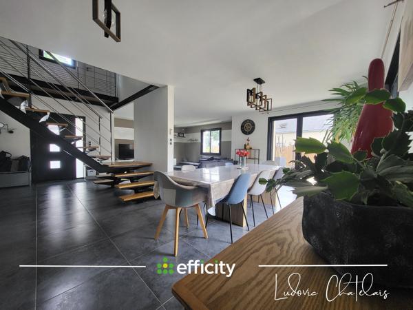 Maison
         7 pièces
        - 202 m² 499 800 € *