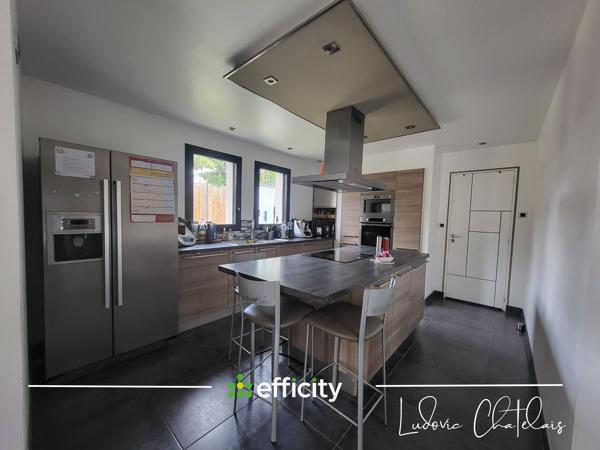 Maison
         7 pièces
        - 202 m² 499 800 € *