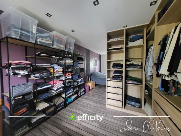 Maison
         7 pièces
        - 202 m² 499 800 € *