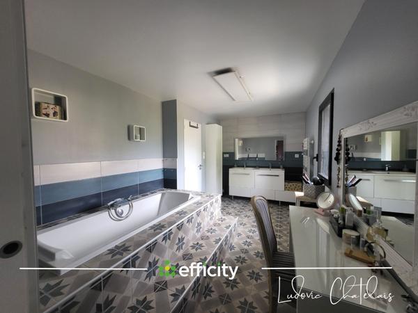 Maison
         7 pièces
        - 202 m² 499 800 € *