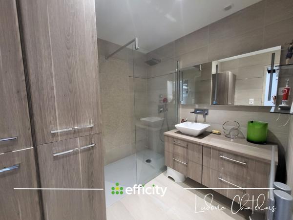 Maison
         7 pièces
        - 202 m² 499 800 € *