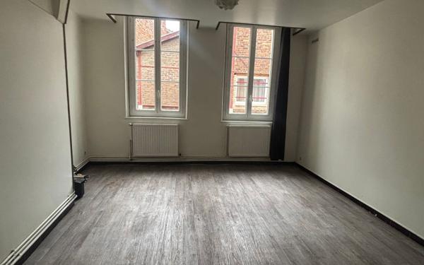 Immeuble à vendre    2 pièces •  La Fère