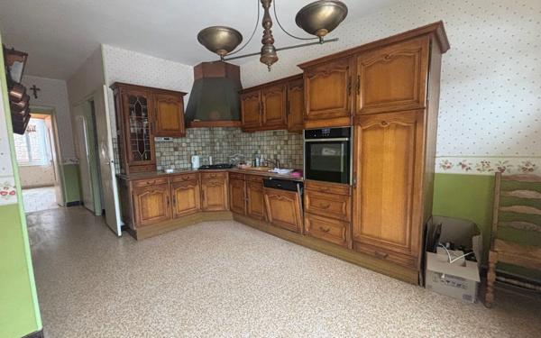 Immeuble à vendre    2 pièces •  La Fère