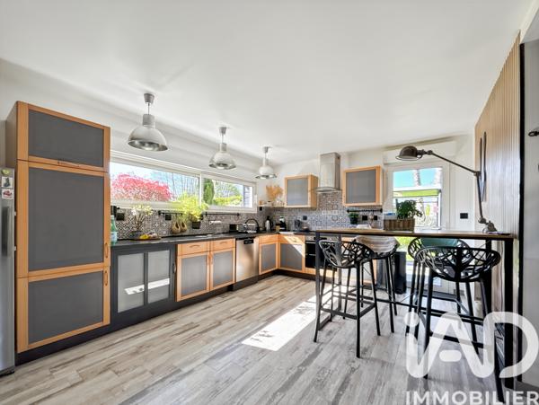 Maison à vendre 7 pièces 195 m² Sainte-Suzanne-et-Chammes