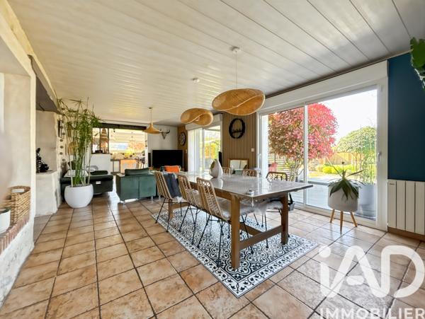 Maison à vendre 7 pièces 195 m² Sainte-Suzanne-et-Chammes