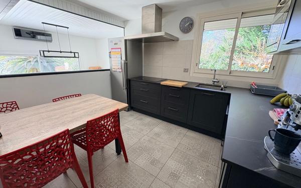 Maison à vendre    5 pièces •  Serres-Morlaàs