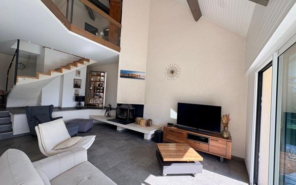 Maison à vendre    5 pièces •  Serres-Morlaàs