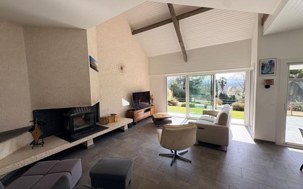 Maison à vendre    5 pièces •  Serres-Morlaàs