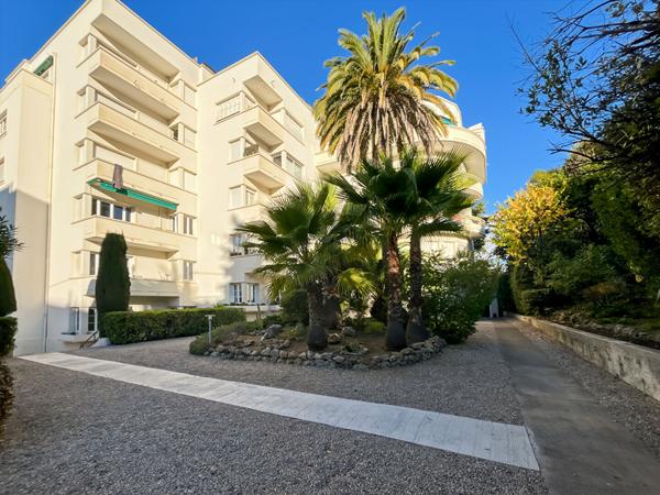LOCATION NUE A L'ANNEE MAGNFIQUE 3 PIECES - MONTFLEURY