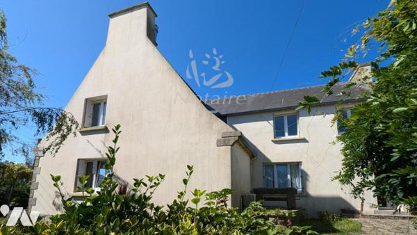 Cléder centre, belle demeure de 213 m2 avec jardin clos et paysagé et hangar de 73 m2