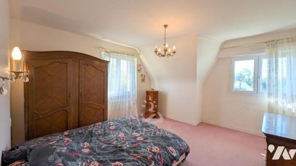 Cléder centre, belle demeure de 213 m2 avec jardin clos et paysagé et hangar de 73 m2