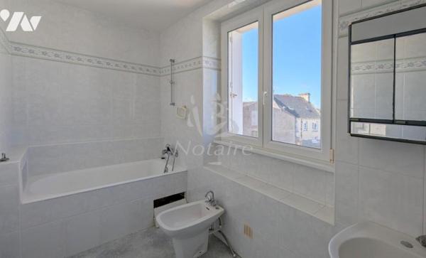 Cléder centre, belle demeure de 213 m2 avec jardin clos et paysagé et hangar de 73 m2