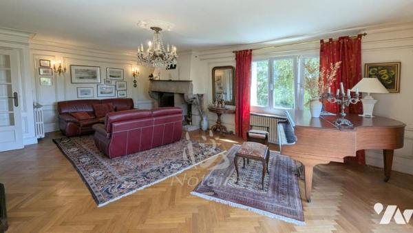 Cléder centre, belle demeure de 213 m2 avec jardin clos et paysagé et hangar de 73 m2