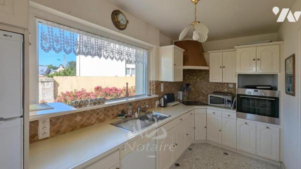 Cléder centre, belle demeure de 213 m2 avec jardin clos et paysagé et hangar de 73 m2