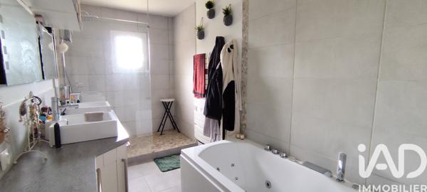 Maison à vendre 6 pièces 137 m² Chabournay