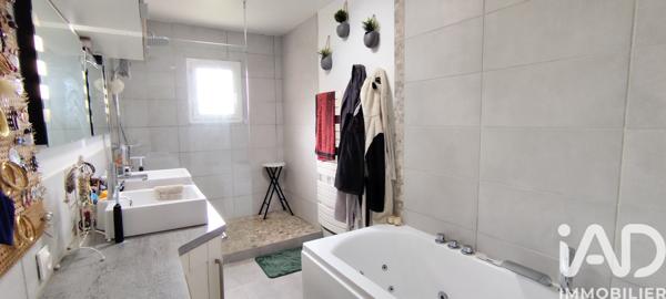 Maison à vendre 6 pièces 137 m² Chabournay