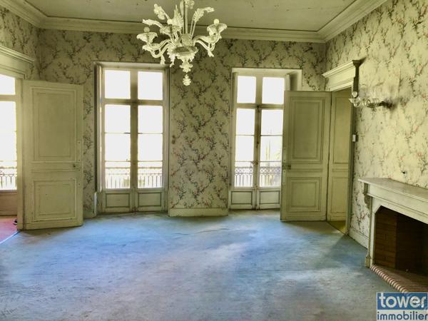 Appartement
                                                                                                                                                                                                                                                                                                                        10 pièce(s)                                                                                                                                                                                                          7 chambre(s)                                                                                                                                                                                                          340  m²