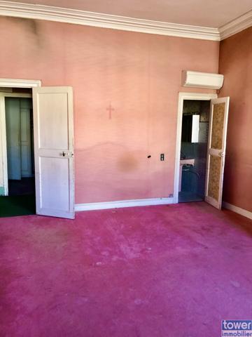 Appartement
                                                                                                                                                                                                                                                                                                                        10 pièce(s)                                                                                                                                                                                                          7 chambre(s)                                                                                                                                                                                                          340  m²