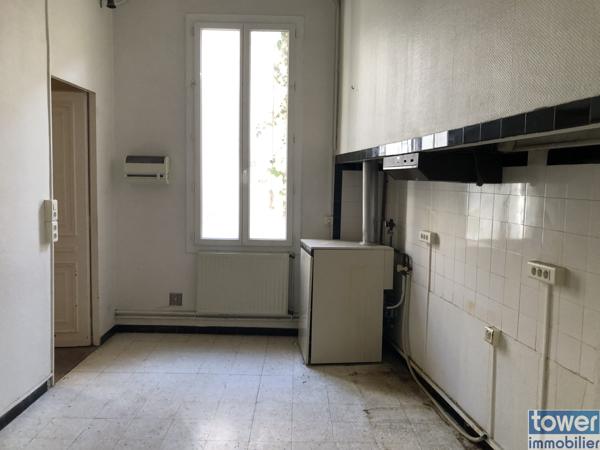 Appartement
                                                                                                                                                                                                                                                                                                                        10 pièce(s)                                                                                                                                                                                                          7 chambre(s)                                                                                                                                                                                                          340  m²