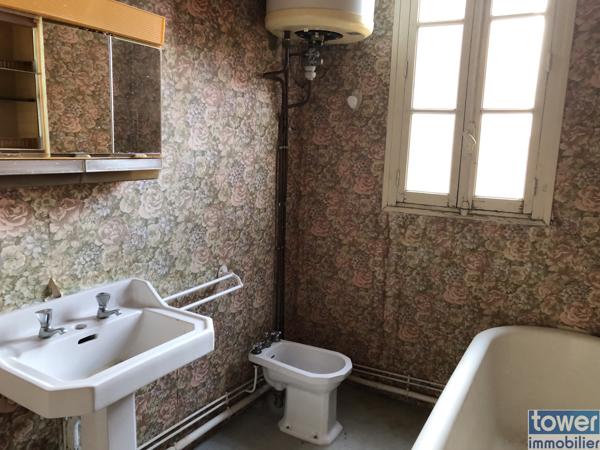Appartement
                                                                                                                                                                                                                                                                                                                        10 pièce(s)                                                                                                                                                                                                          7 chambre(s)                                                                                                                                                                                                          340  m²