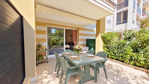 SAINT-AYGULF – LE GRAND PARC | 2 PIÈCES MEUBLÉ EN REZ-DE-JARDIN – TERRASSE 17,44 M² – PISCINE – PARKING