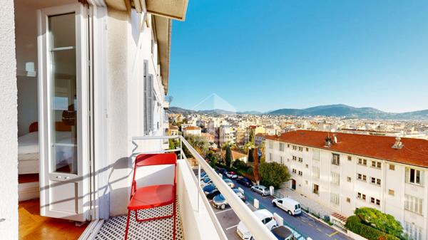 NICE - FLEURS / L. COCHOIS : JOLI 2 PIÈCES AVEC BALCONS ET MAGNIFIQUE VUE MER