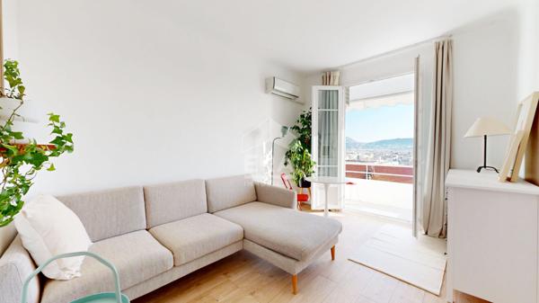 NICE - FLEURS / L. COCHOIS : JOLI 2 PIÈCES AVEC BALCONS ET MAGNIFIQUE VUE MER