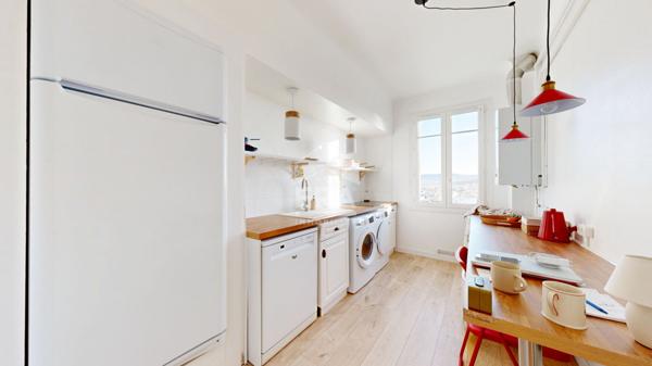 NICE - FLEURS / L. COCHOIS : JOLI 2 PIÈCES AVEC BALCONS ET MAGNIFIQUE VUE MER