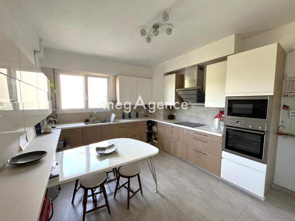 Appartement à SAINT-NOM-LA-BRETECHE, 78860 - 6 pièces 165m²
