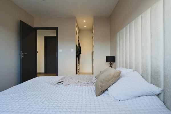 Vous rêvez d’une maison moderne aux finitions premium à Florange ? Cette pépite de 2023 avec cuisine haut de gamme et verrières design va vous séduire !