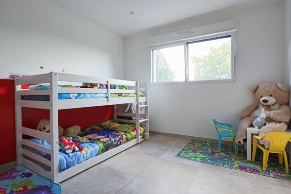 Vous rêvez d’une maison moderne aux finitions premium à Florange ? Cette pépite de 2023 avec cuisine haut de gamme et verrières design va vous séduire !