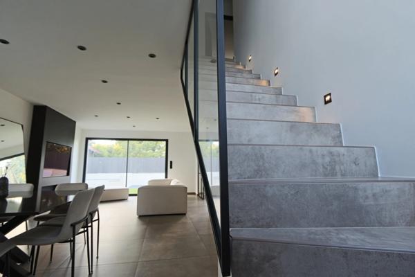 Vous rêvez d’une maison moderne aux finitions premium à Florange ? Cette pépite de 2023 avec cuisine haut de gamme et verrières design va vous séduire !