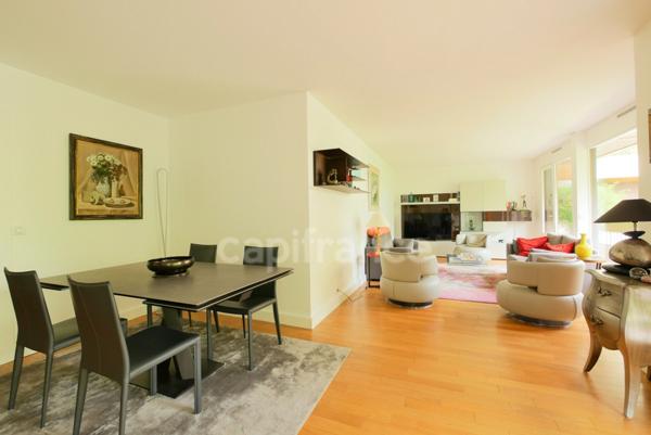 Dpt Yvelines (78), à vendre NOISY LE ROI Résidence des Princes appartement T4 de 115 m²