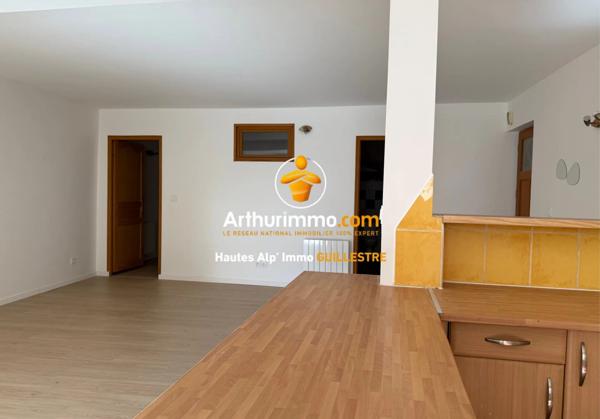 Location                                                      Appartement
                        
                     2 pièces                      60 m2                     à Guillestre