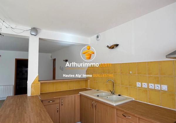 Location                                                      Appartement
                        
                     2 pièces                      60 m2                     à Guillestre