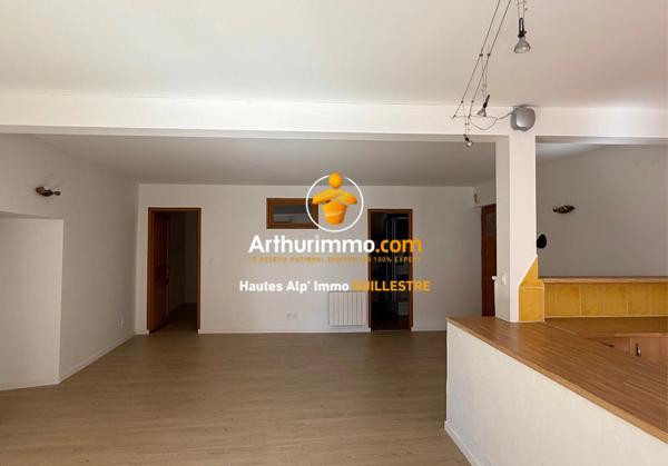 Location                                                      Appartement
                        
                     2 pièces                      60 m2                     à Guillestre