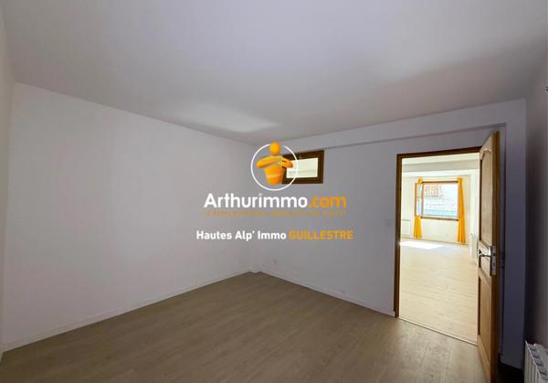 Location                                                      Appartement
                        
                     2 pièces                      60 m2                     à Guillestre