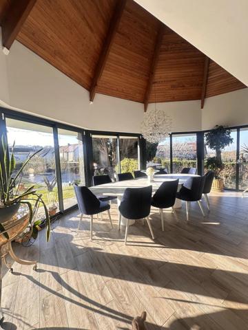 Vente                                                      Villa
                        
                     7 pièces                      253 m2                     à Viarmes