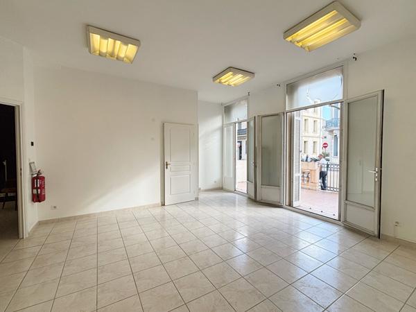 Hyères hyper centre-ville - Appartement à usage professionnel - 50m2