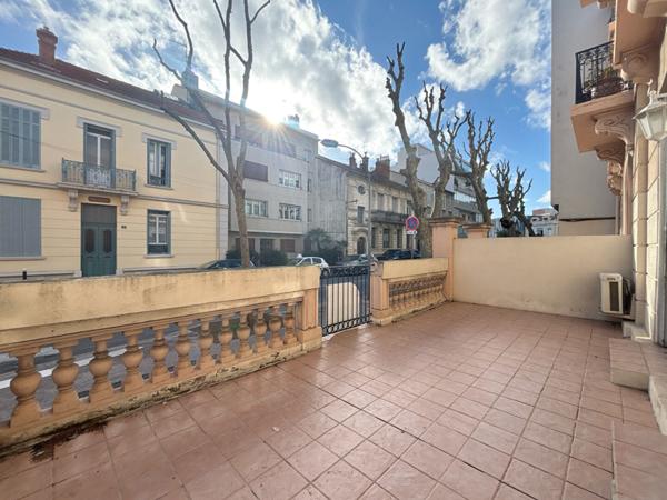 Hyères hyper centre-ville - Appartement à usage professionnel - 50m2