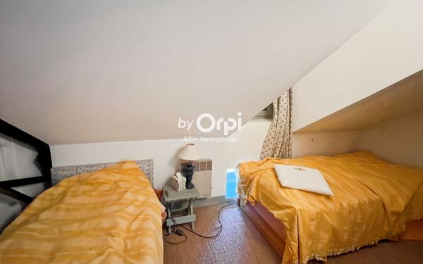 Maison à vendre    6 pièces •  Bézenet