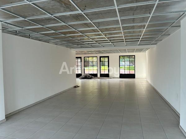 BUREAUX / LOCAL COMMERCIAL EN RDC À LOUER À BONDUES - EMPLACEMENT À FORTE VISIBILITÉ