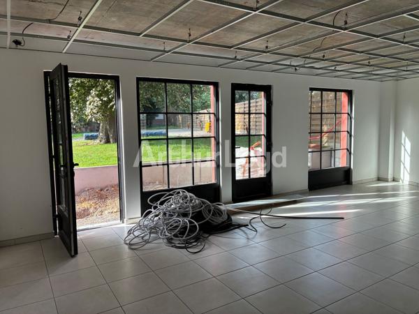 BUREAUX / LOCAL COMMERCIAL EN RDC À LOUER À BONDUES - EMPLACEMENT À FORTE VISIBILITÉ