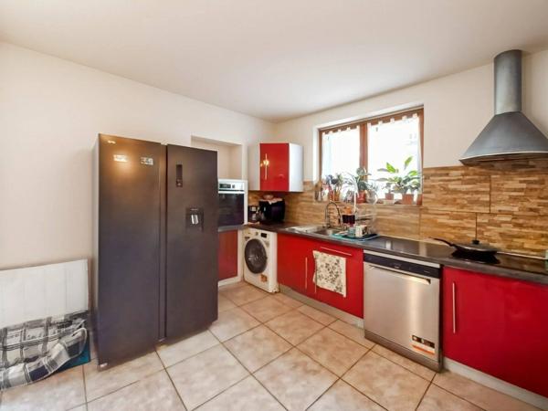 Maison mitoyenne rénovée avec combles aménageables – Quartier de la Liberté, Aix-les-Bains