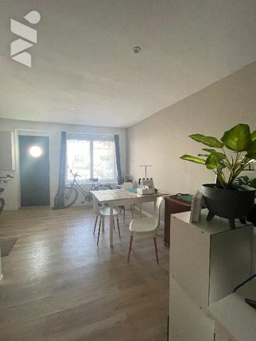 MDV  rénovée en 2024
D’une surface habitable de 90 m²  sur 2 niveaux, la cuisine donne sur une cour