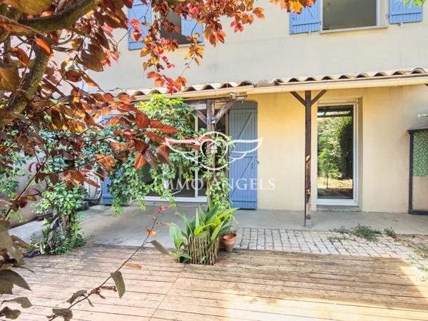Maison Mitoyenne avec Jardin et Garage