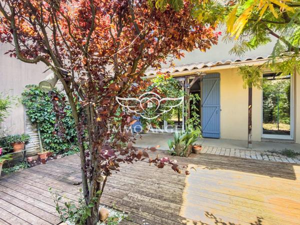 Maison Mitoyenne avec Jardin et Garage