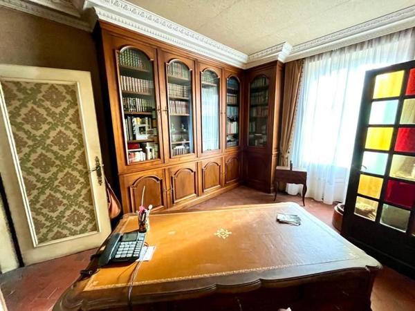 Immeuble à vendre |  Séreilhac |  600 m²