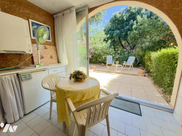 À Vendre - Appartement 2 pièces avec place de parking proche du centre-ville